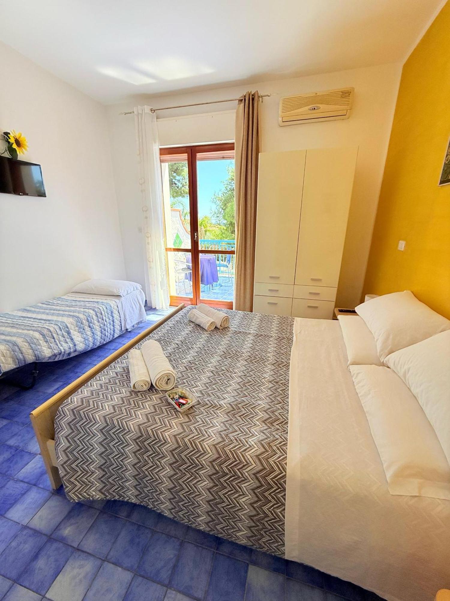 Nido Colorato Appartaments-Rooms Fontane Bianche Exterior foto